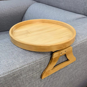 Bank armleuning met houten bijzettafel