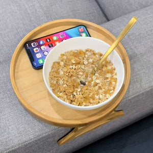 Bank armleuning met houten bijzettafel